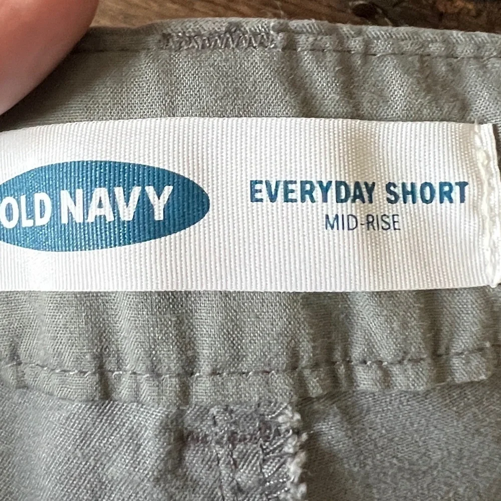 🟤OLD NAVY Mid Rise Everyday Short in Gray Sz 2